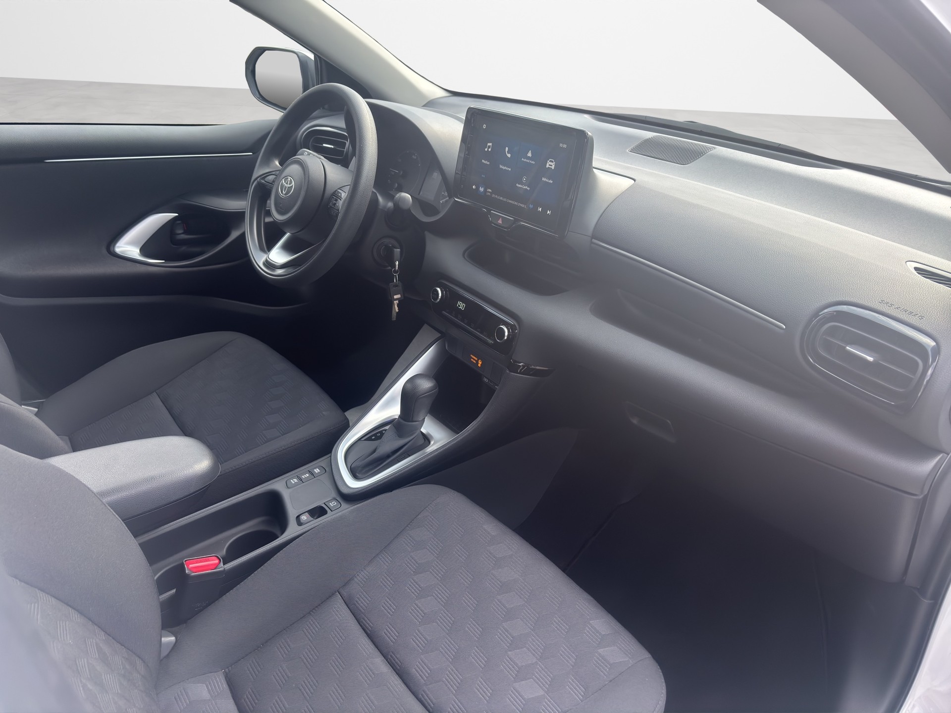 TOYOTA Yaris 1.5 Comfort e-CVT-image-13