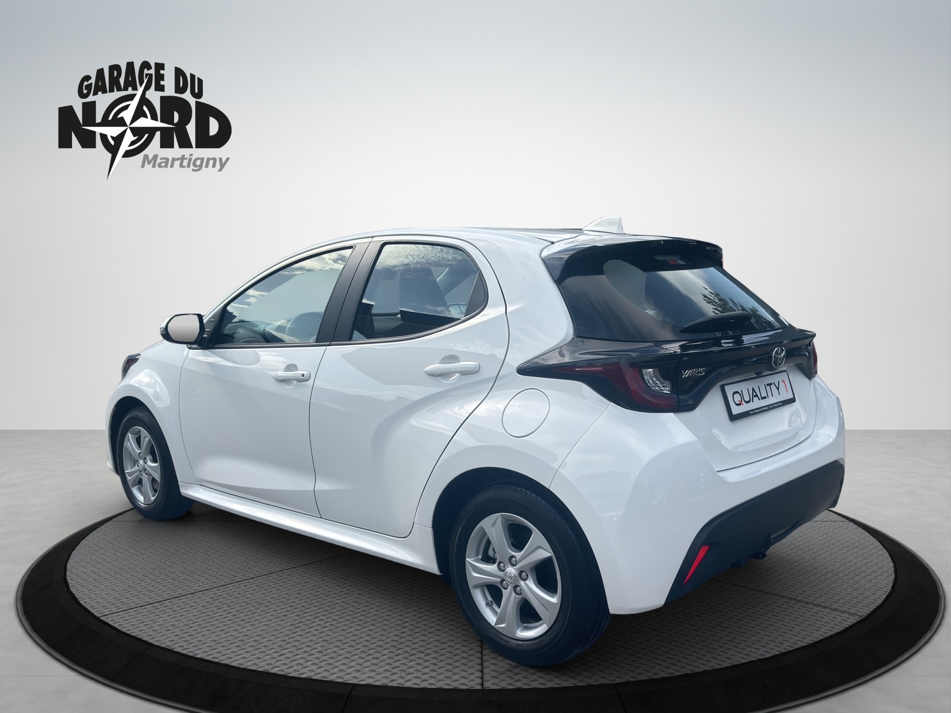 TOYOTA Yaris 1.5 Comfort e-CVT-image-3