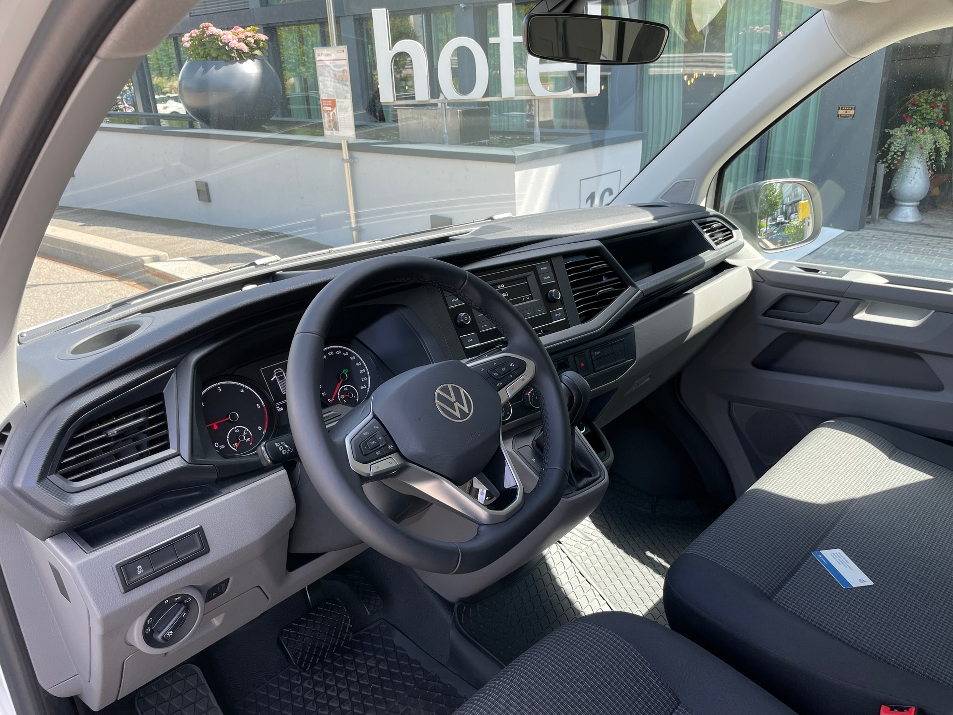 VW T6.1 2.0 TDI 4Motion DSG Langer Radstand-image-10