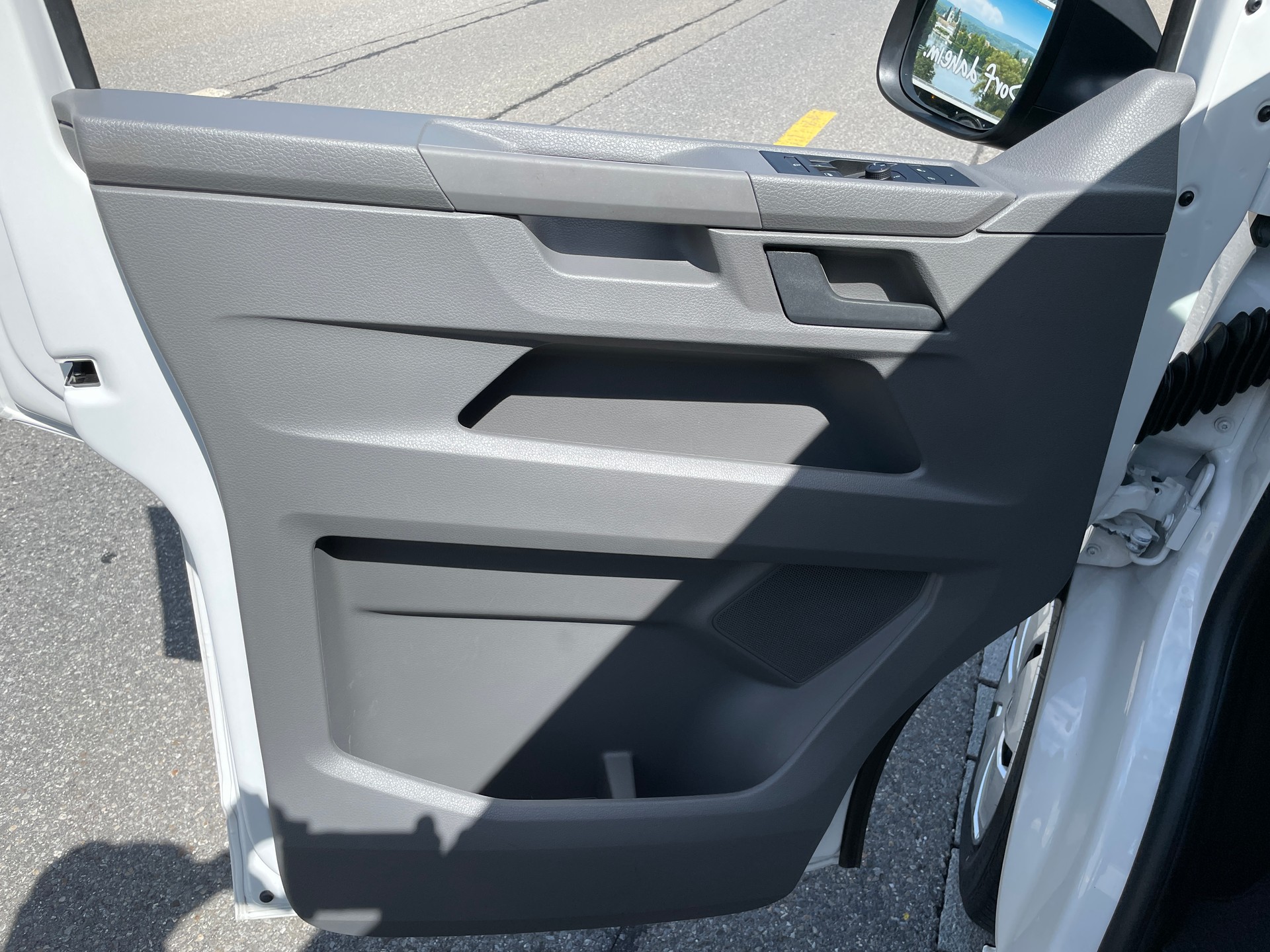 VW T6.1 2.0 TDI 4Motion DSG Langer Radstand-image-11