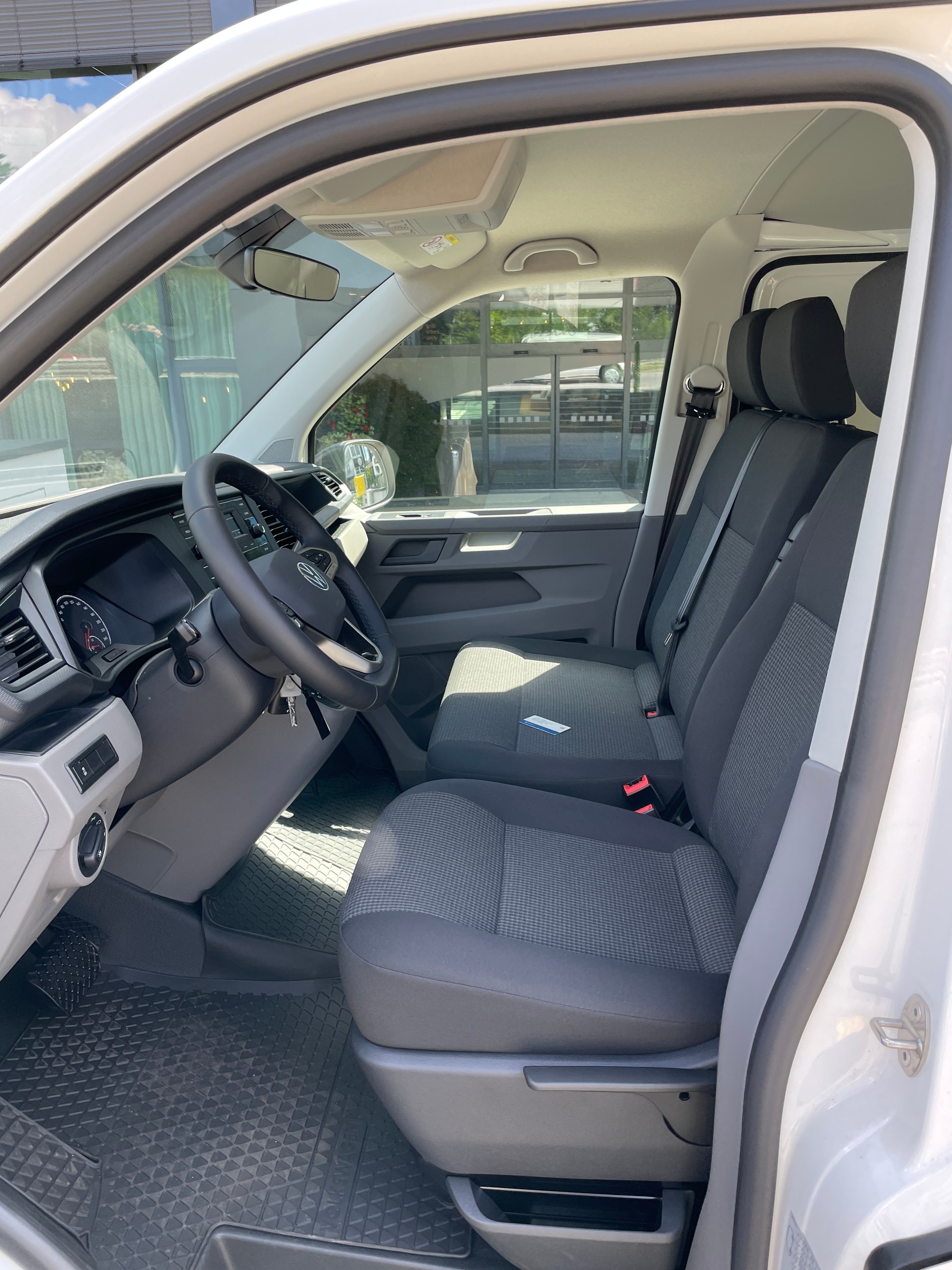 VW T6.1 2.0 TDI 4Motion DSG Langer Radstand-image-12