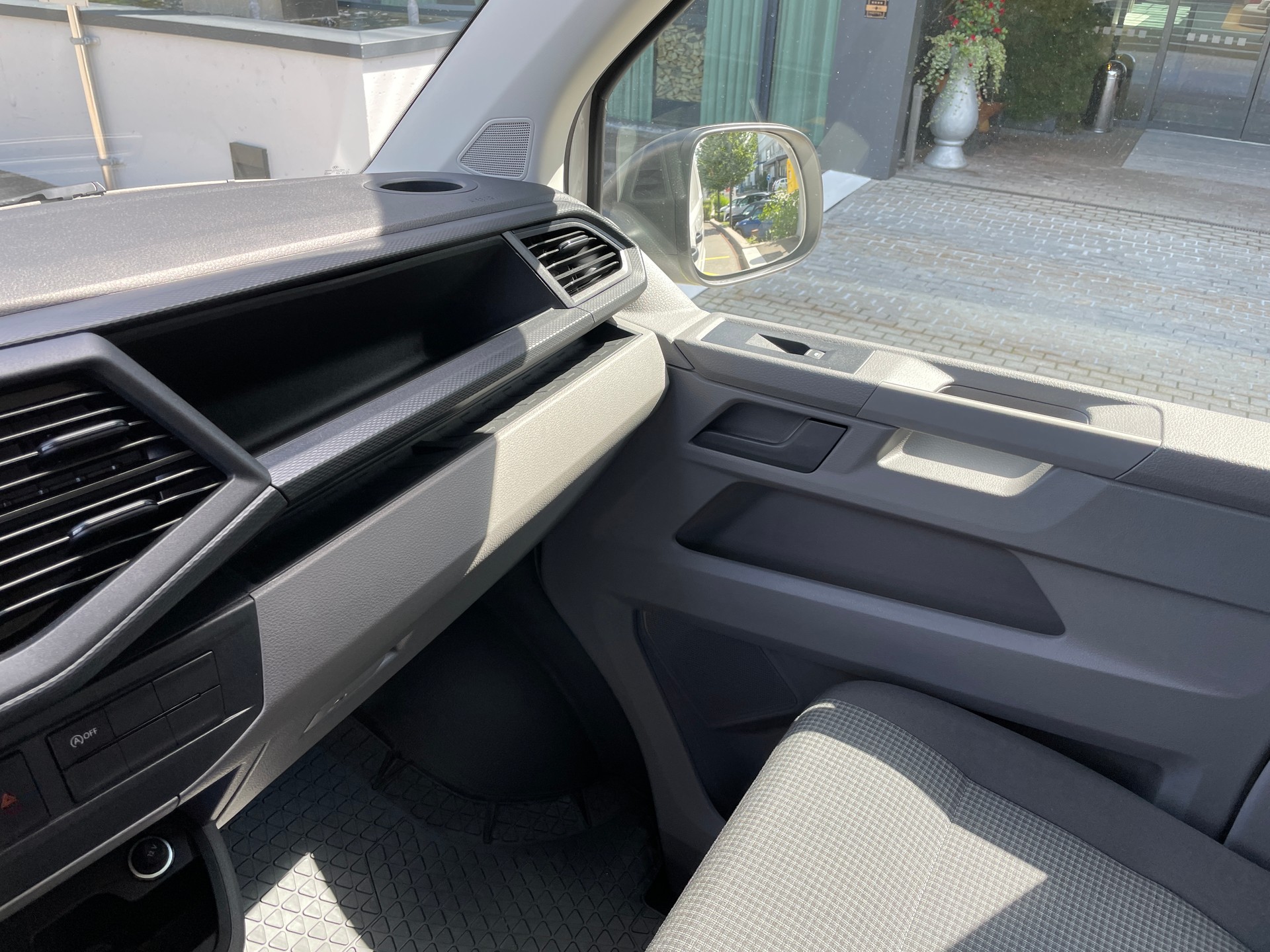 VW T6.1 2.0 TDI 4Motion DSG Langer Radstand-image-17