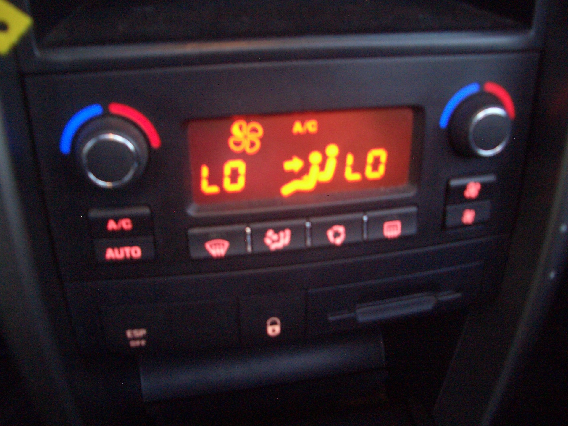 PEUGEOT 207 CC 1.6 16V Swiss Edition-image-10