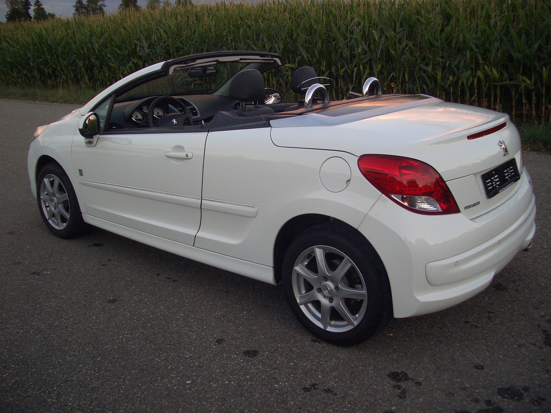 PEUGEOT 207 CC 1.6 16V Swiss Edition-image-3