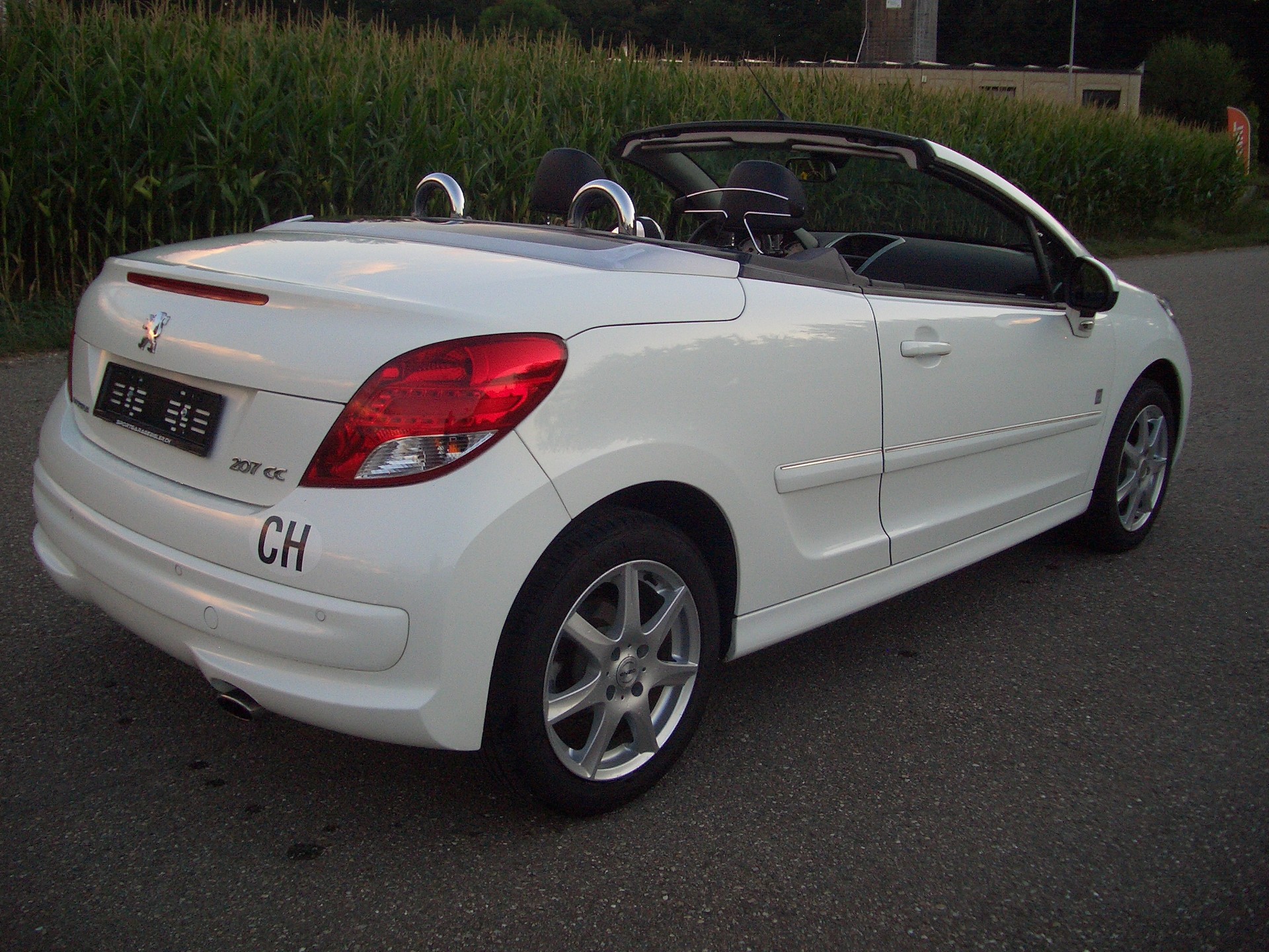 PEUGEOT 207 CC 1.6 16V Swiss Edition-image-1