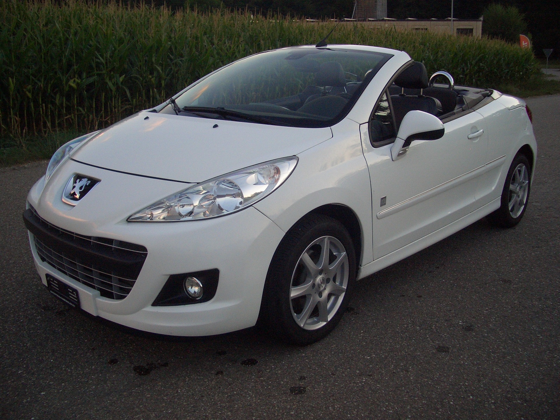PEUGEOT 207 CC 1.6 16V Swiss Edition-image-2