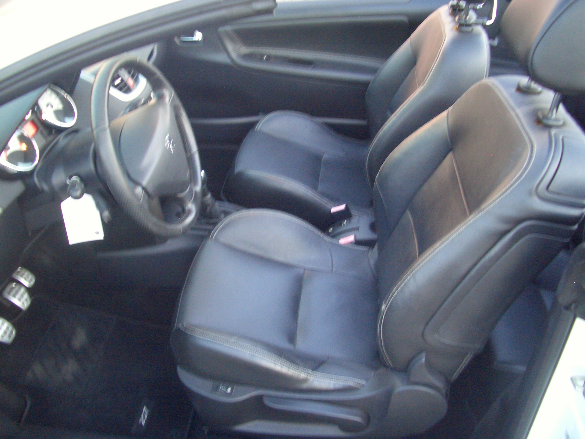 PEUGEOT 207 CC 1.6 16V Swiss Edition-image-4