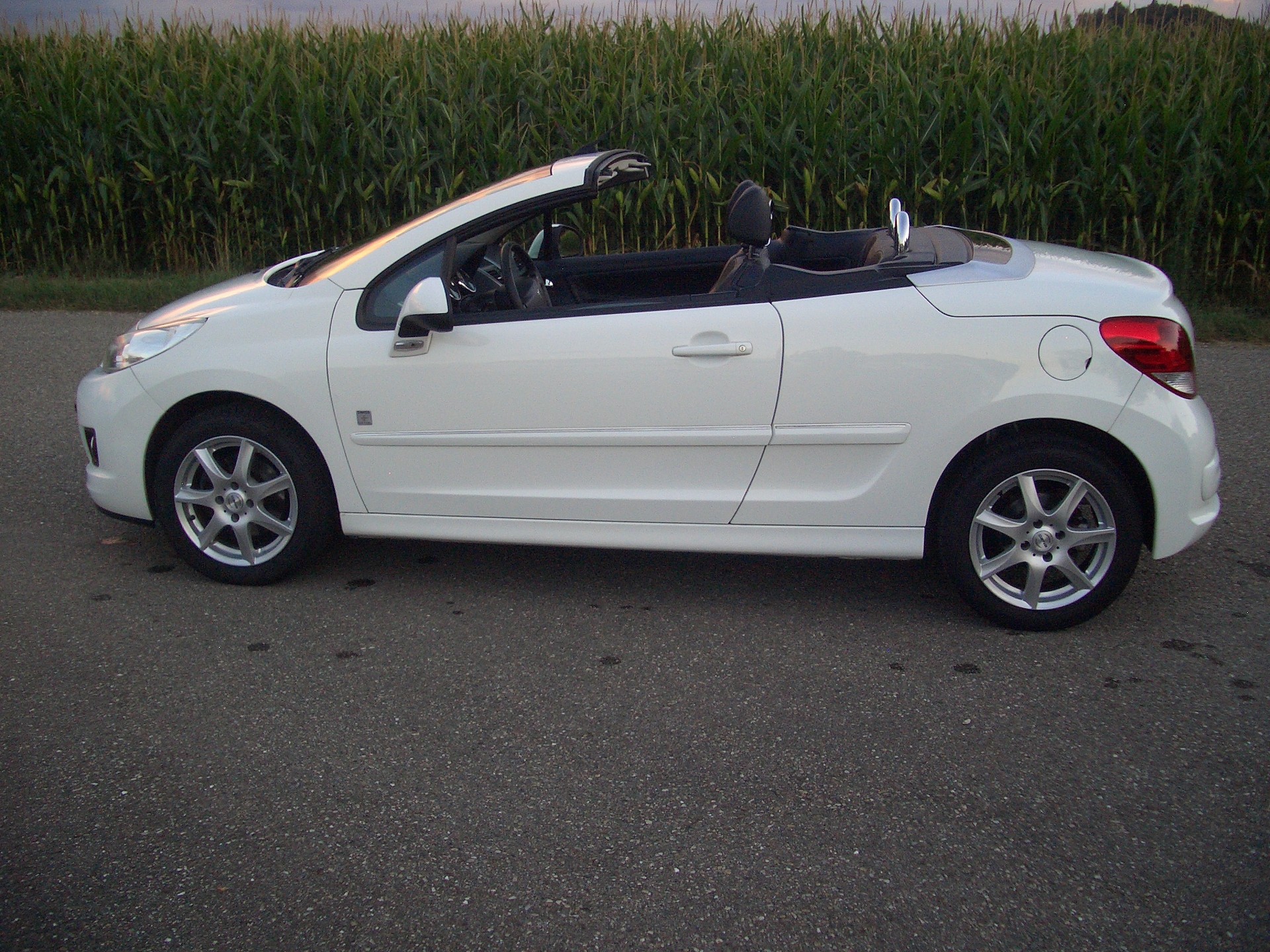 PEUGEOT 207 CC 1.6 16V Swiss Edition-image-7