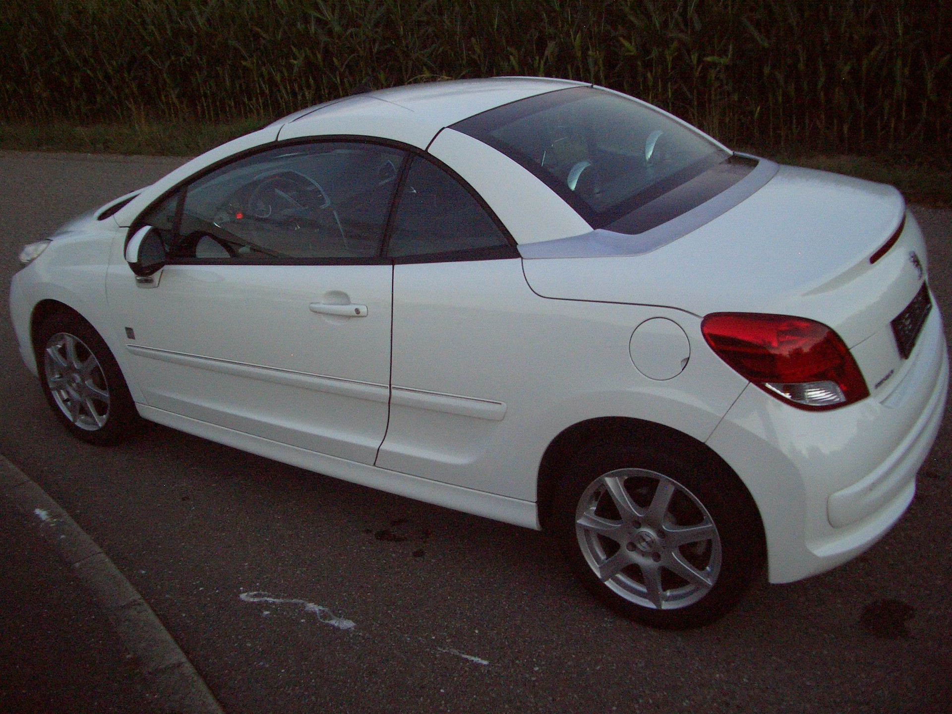 PEUGEOT 207 CC 1.6 16V Swiss Edition-image-11