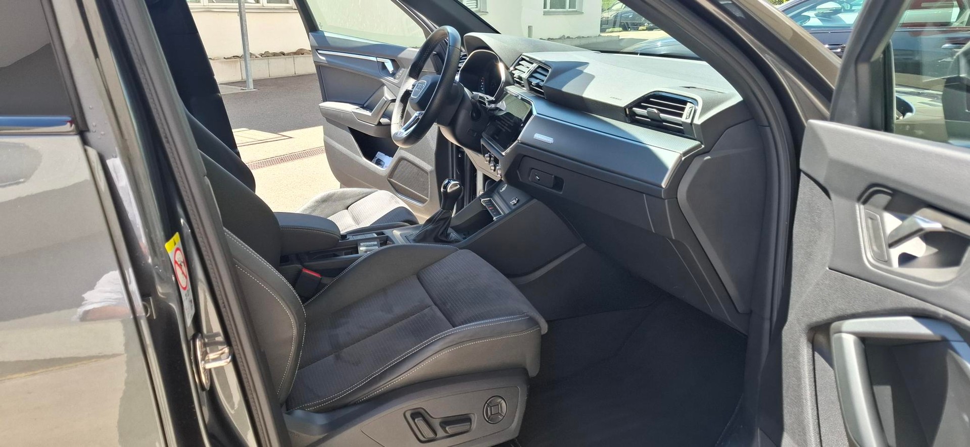 AUDI Q3 Sportback 45 TFSI S line quattro S-tronic-image-7