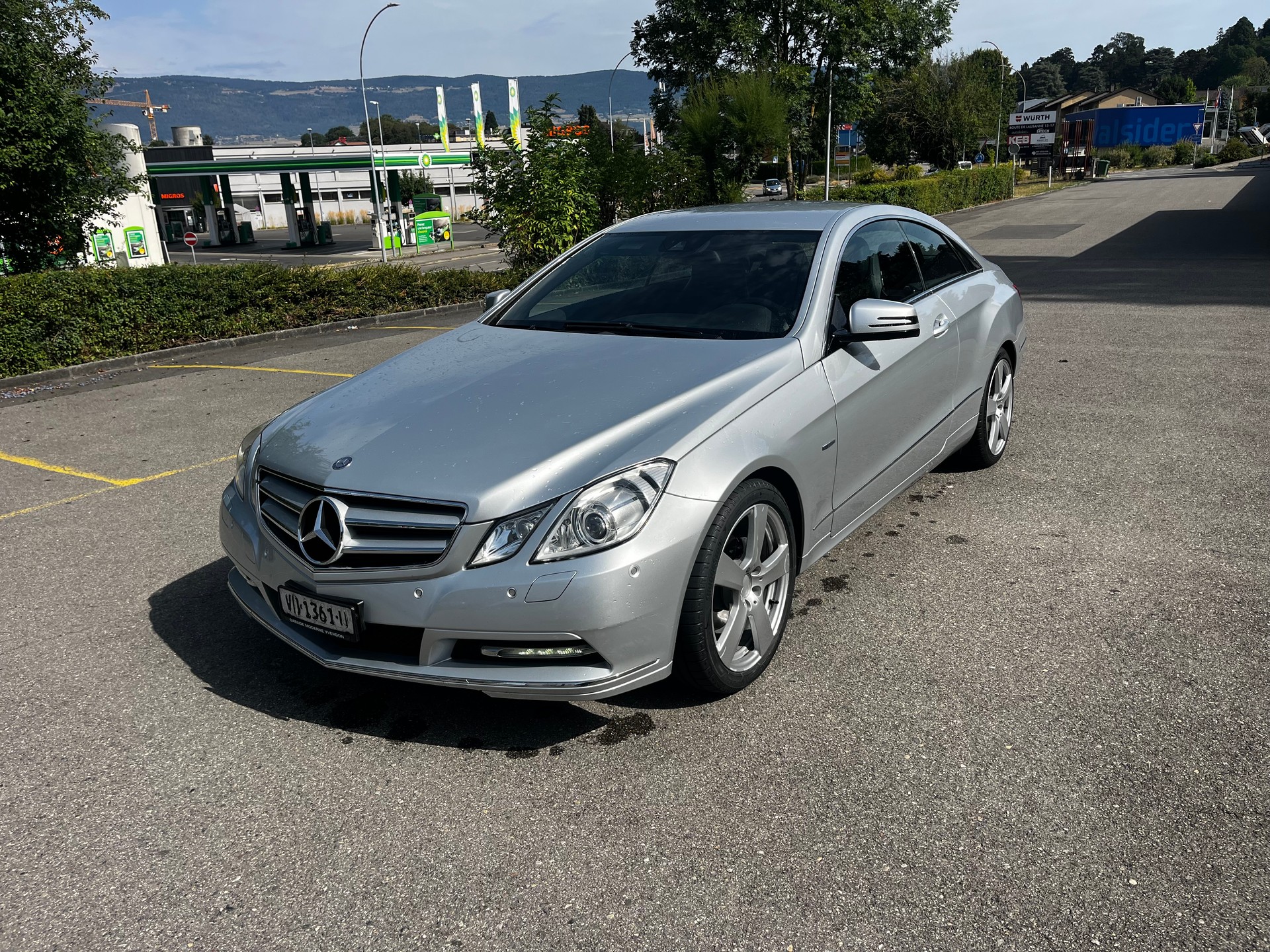 MERCEDES-BENZ E 250 CGI BlueEfficiency Automatic-image-5