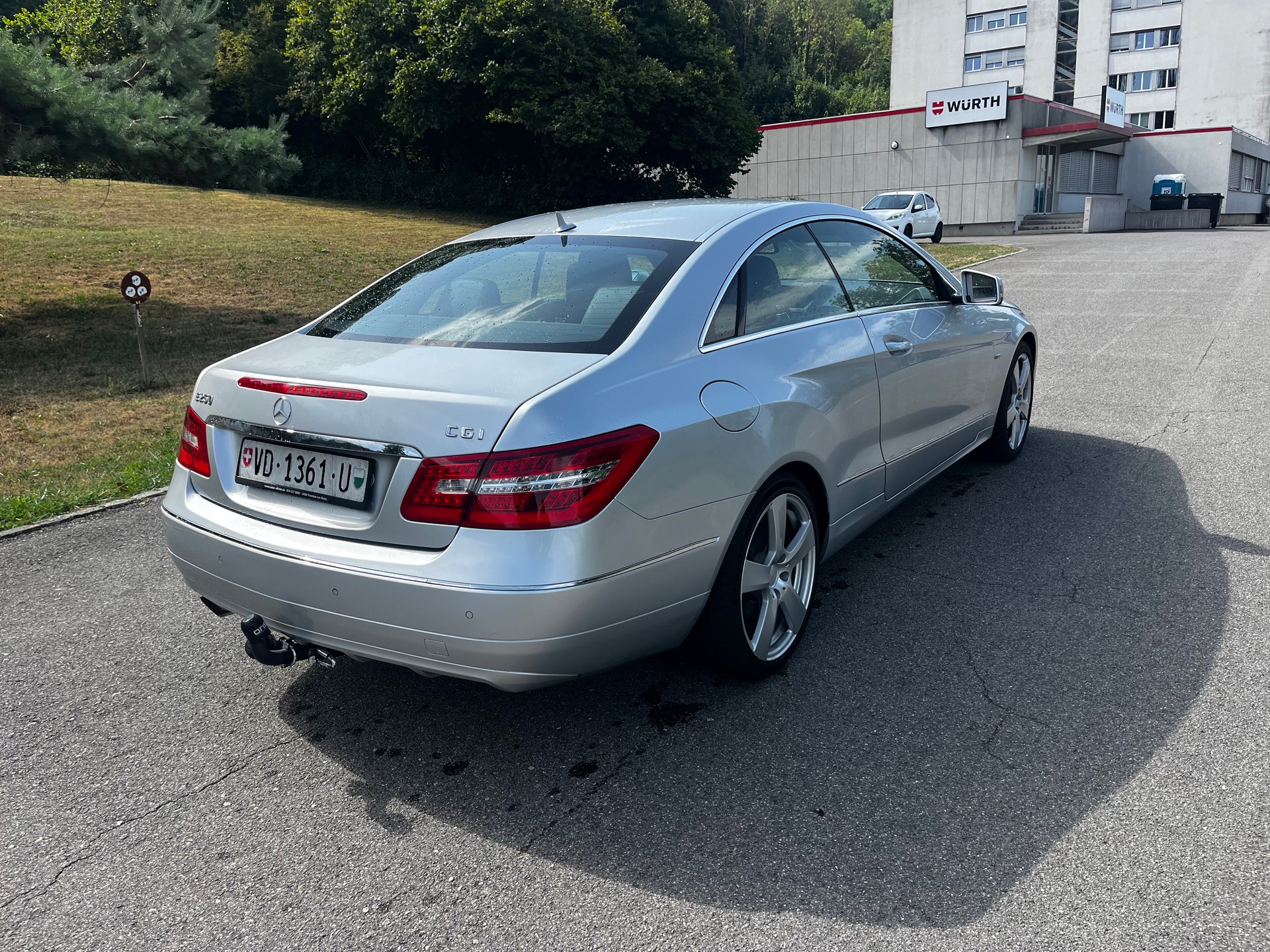 MERCEDES-BENZ E 250 CGI BlueEfficiency Automatic-image-2