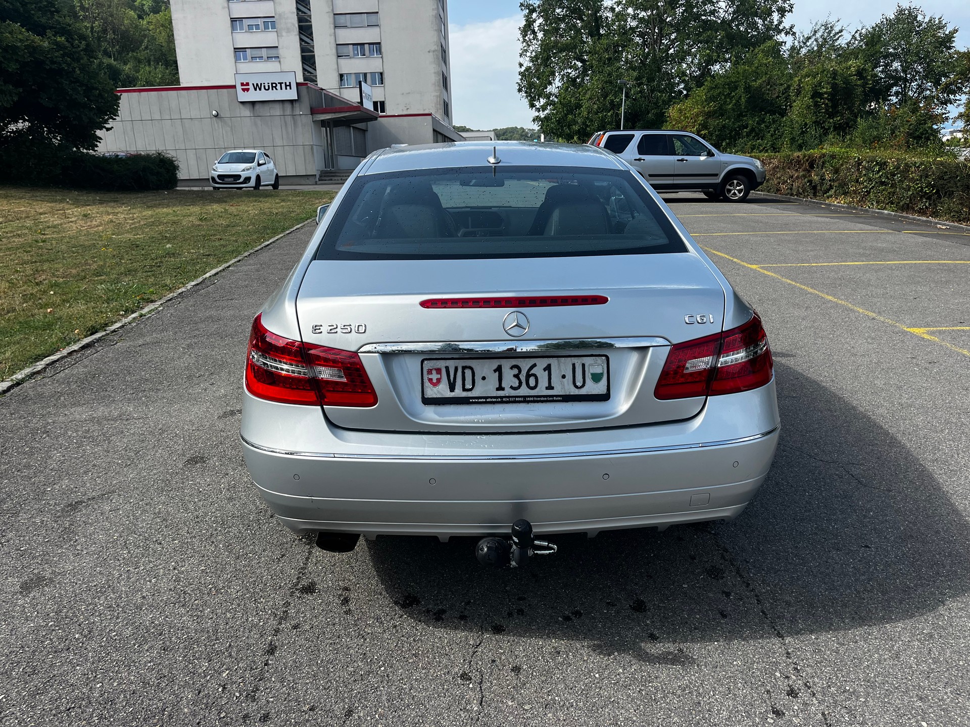 MERCEDES-BENZ E 250 CGI BlueEfficiency Automatic-image-3