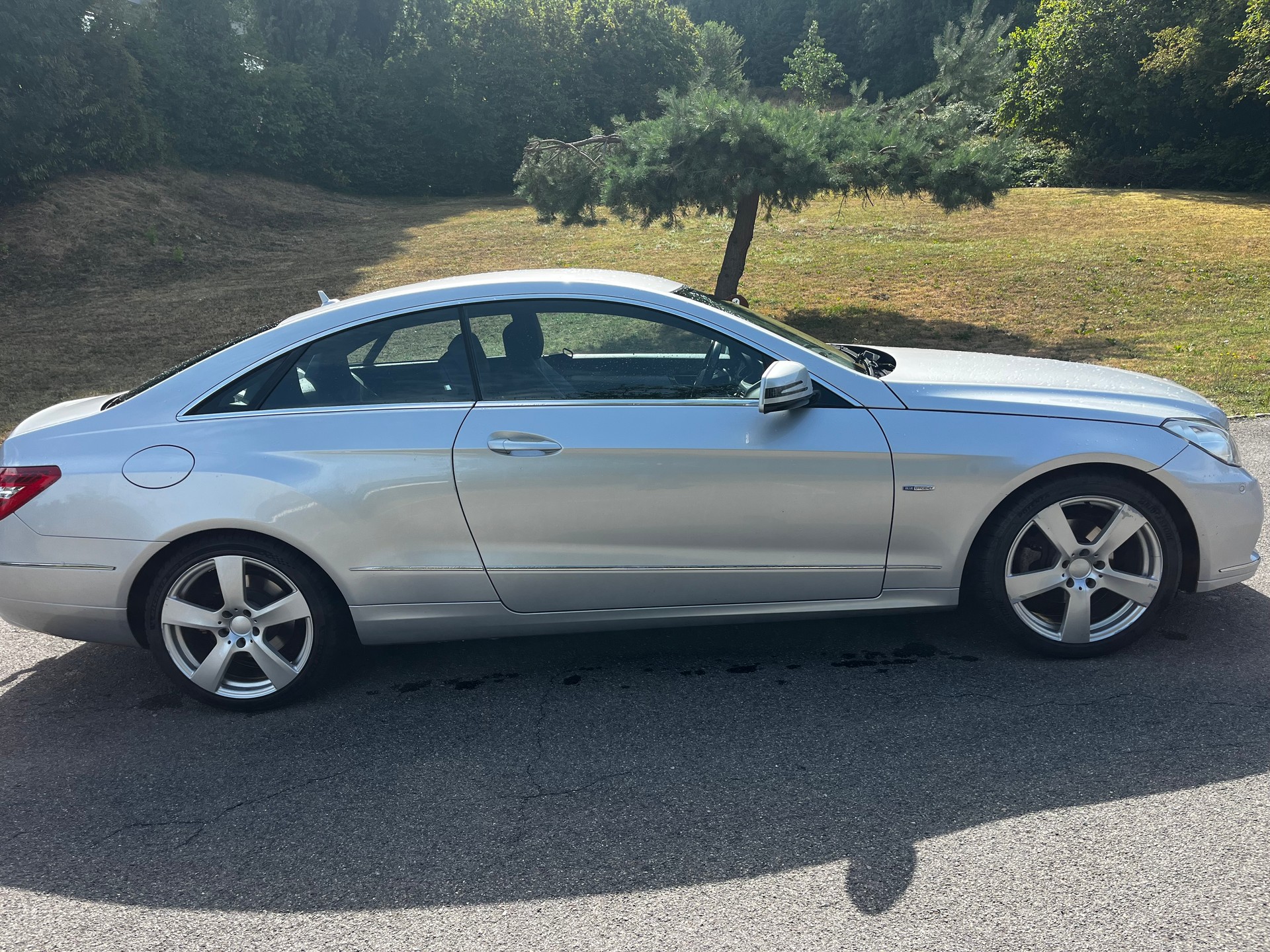 MERCEDES-BENZ E 250 CGI BlueEfficiency Automatic-image-1