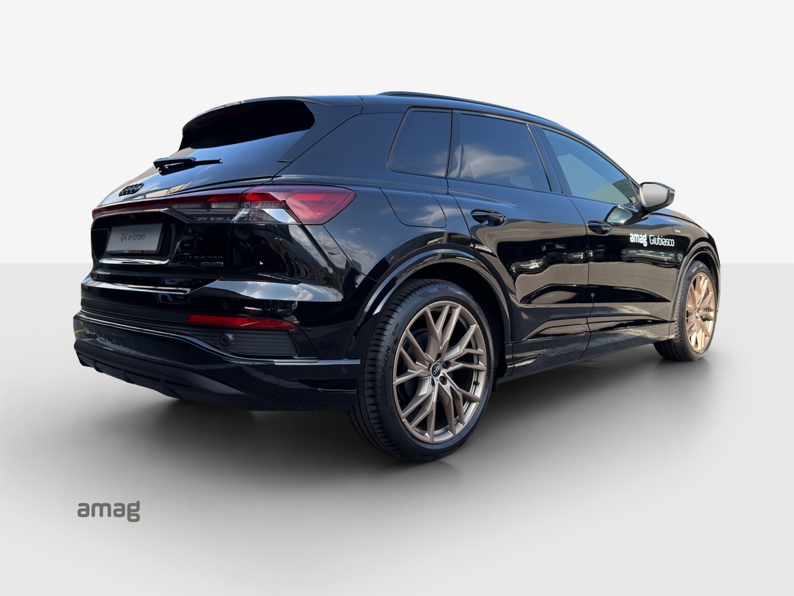 AUDI Q4 e-tron 45 Attraction quattro-image-4