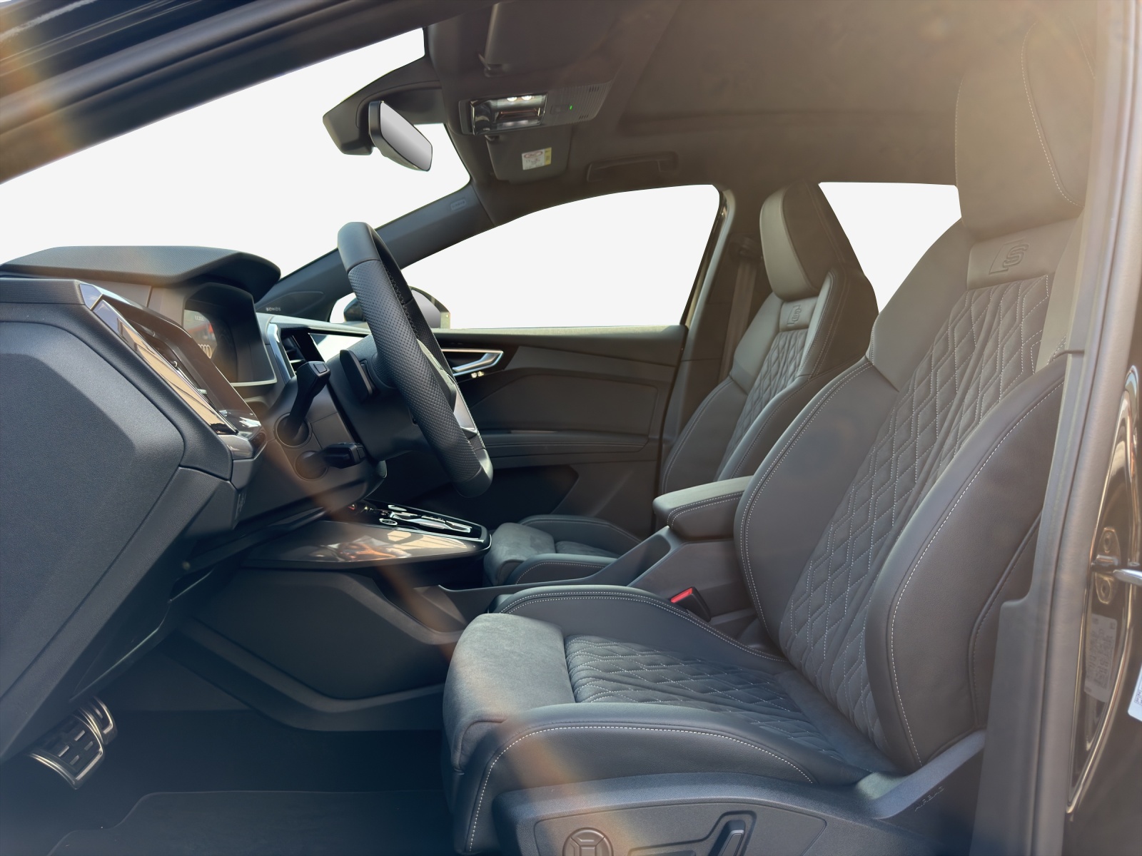 AUDI Q4 e-tron 45 Attraction quattro-image-7