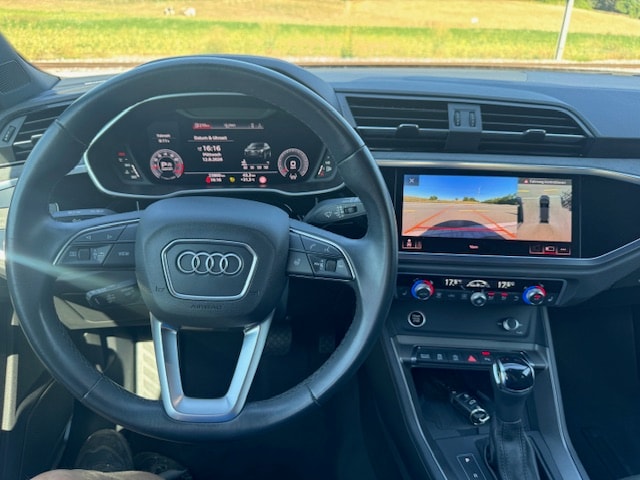 AUDI Q3 Sportback 40 TFSI S line quattro S-tronic-image-9