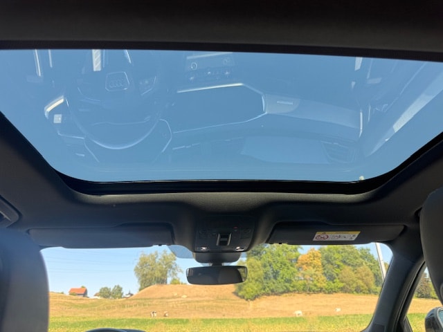 AUDI Q3 Sportback 40 TFSI S line quattro S-tronic-image-14