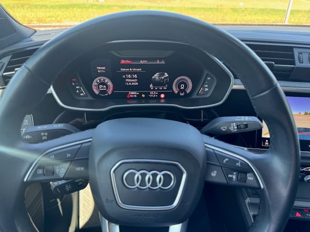AUDI Q3 Sportback 40 TFSI S line quattro S-tronic-image-10