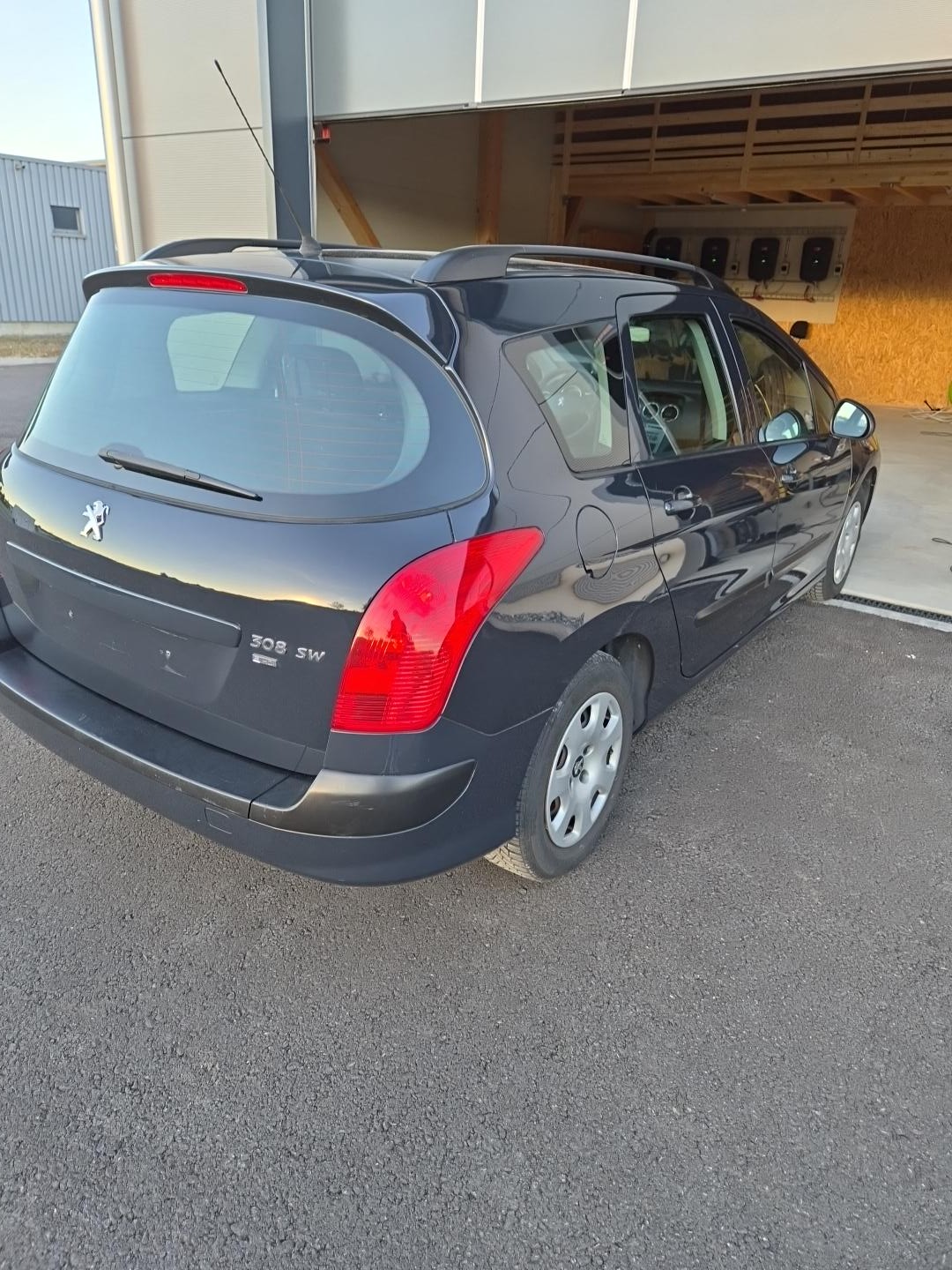 PEUGEOT 308 SW 1.6 HDI Business EGS6-image-2