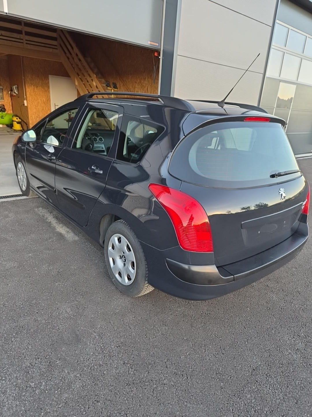 PEUGEOT 308 SW 1.6 HDI Business EGS6-image-3
