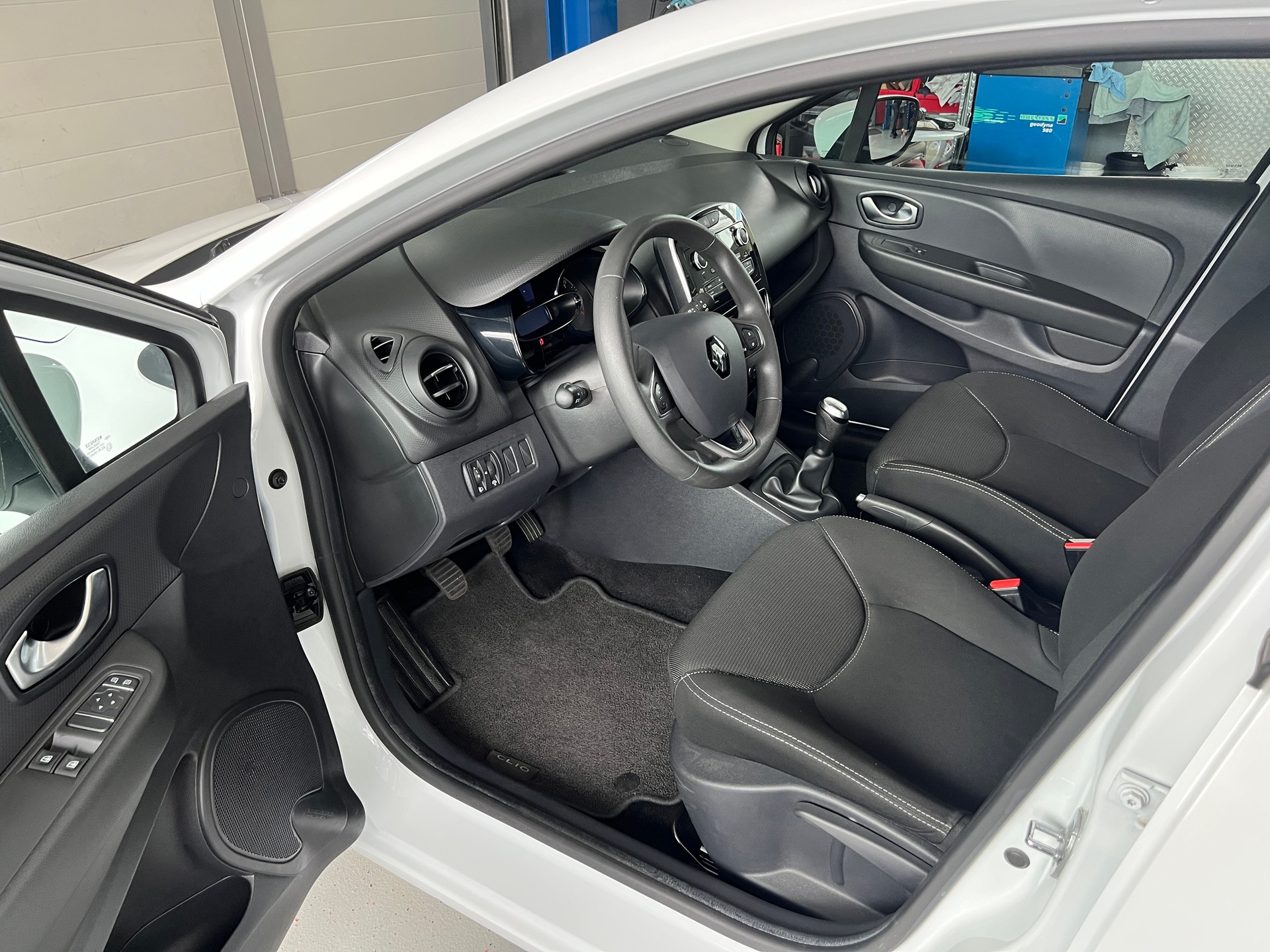 RENAULT Clio 1.2 16V Zen-image-4