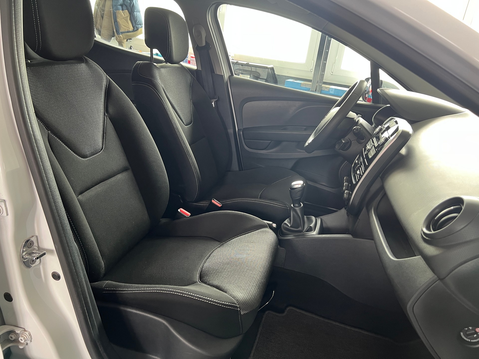 RENAULT Clio 1.2 16V Zen-image-5