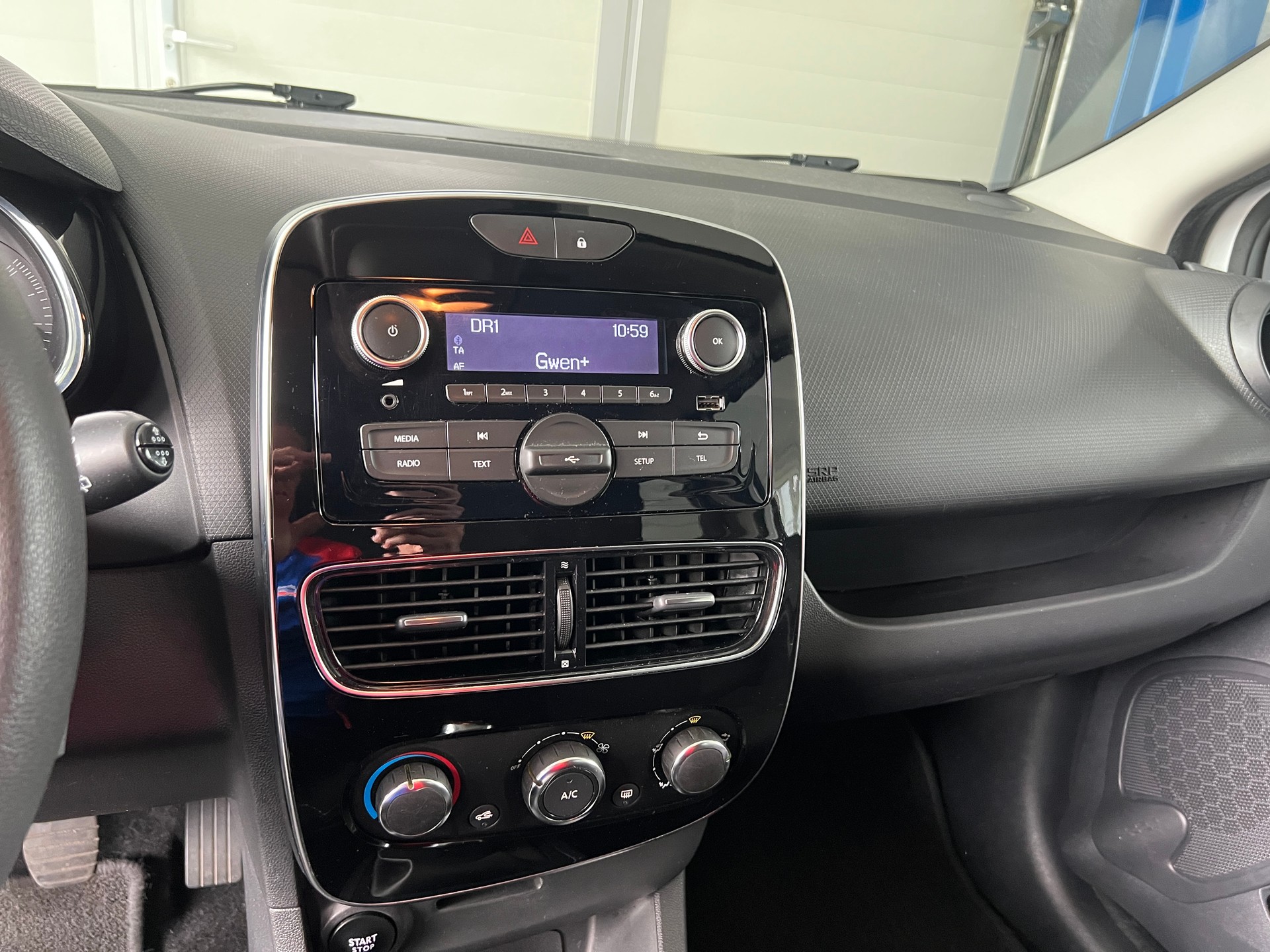 RENAULT Clio 1.2 16V Zen-image-8