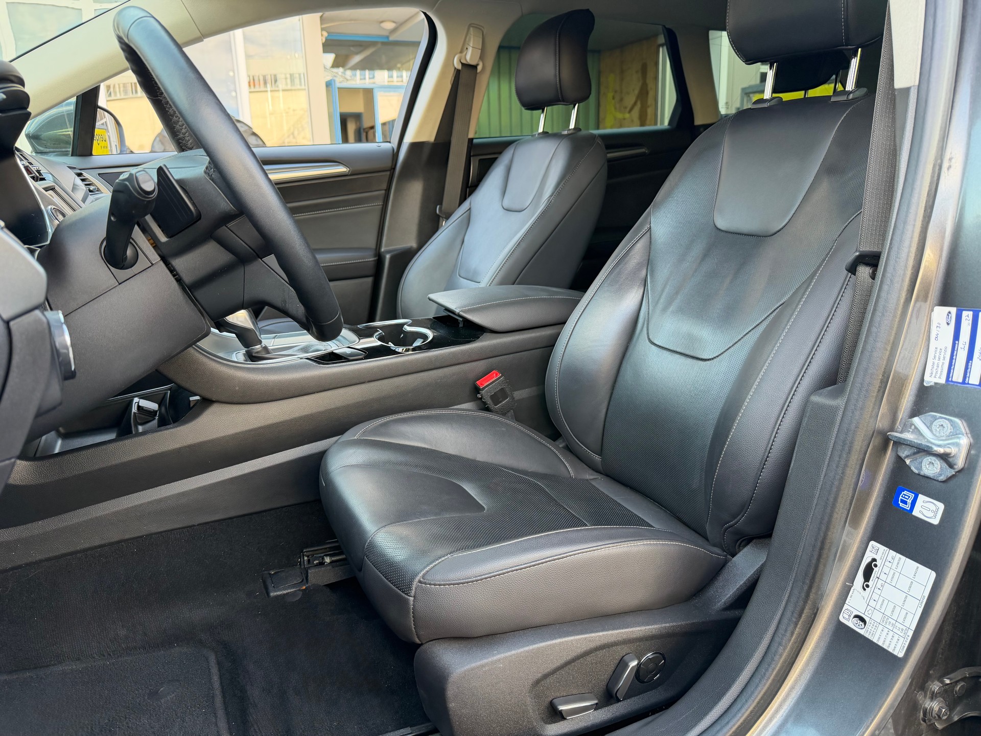 FORD Mondeo 2.0 TDCi Titanium PowerShift-image-8