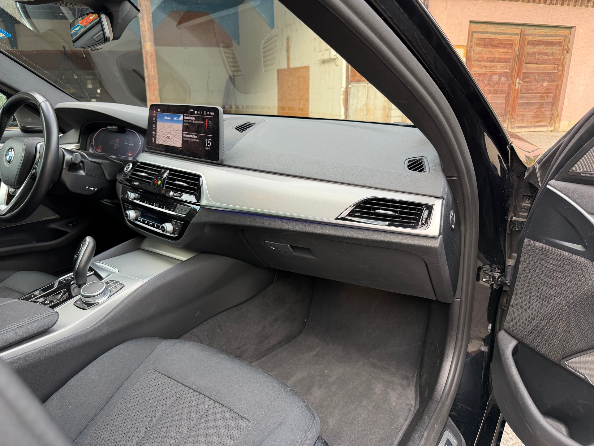 BMW 530d xDrive-image-8