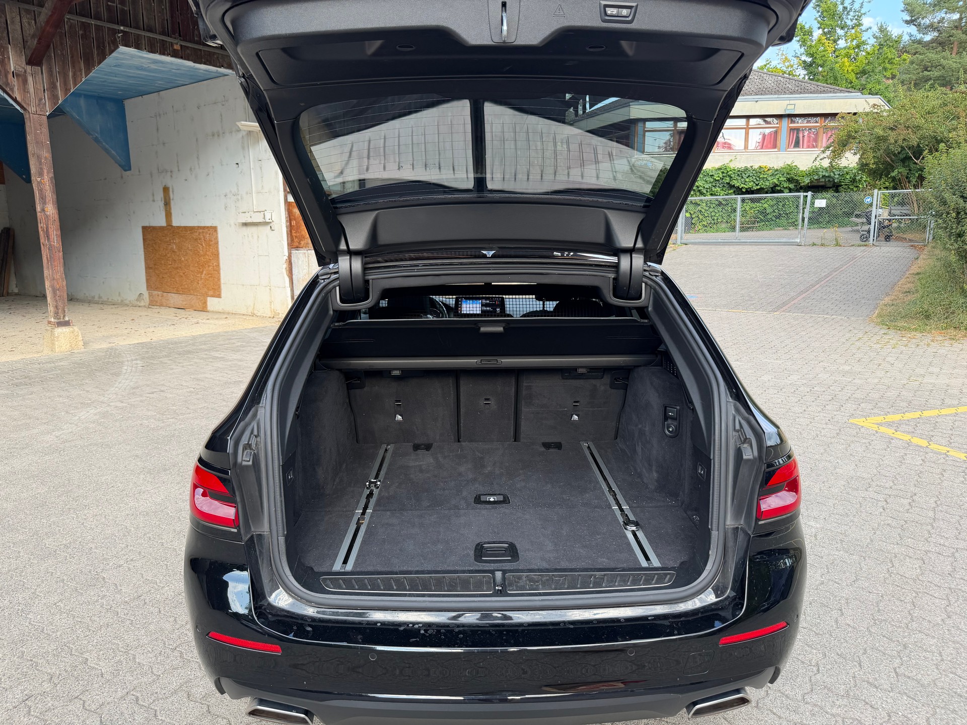 BMW 530d xDrive-image-11