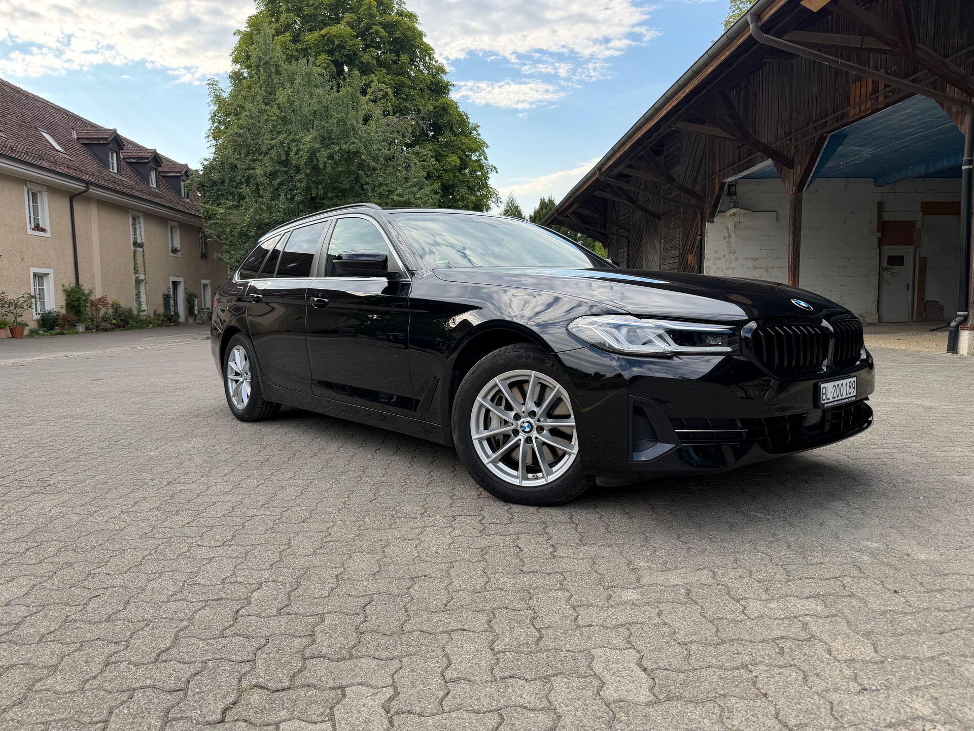 BMW 530d xDrive-image-2