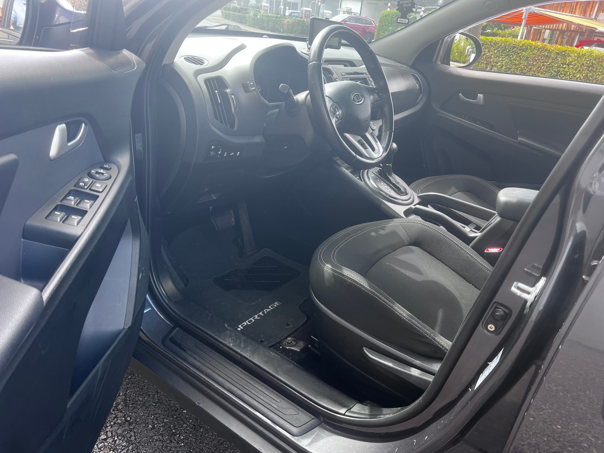 KIA Sportage 2.0 Classic 4WD Automatic-image-7