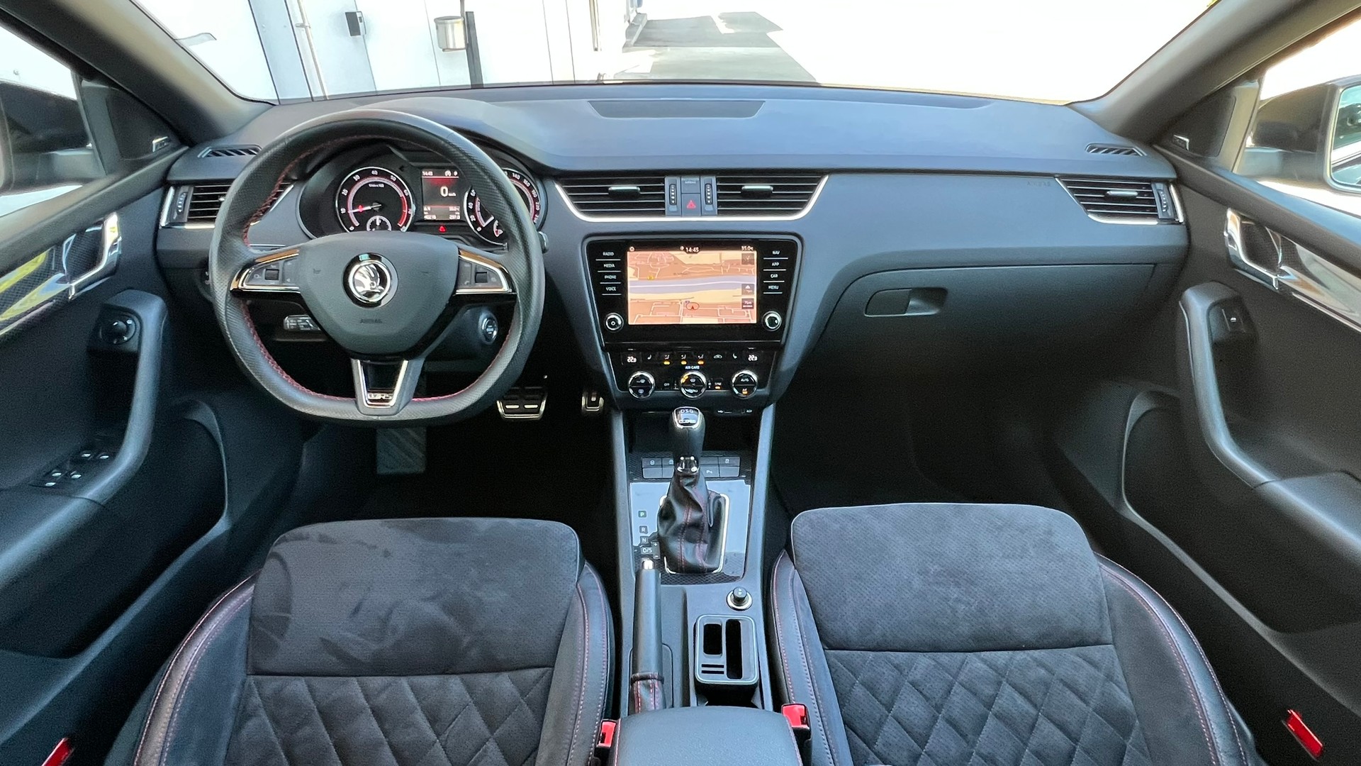 SKODA OCTAVIA COMBI 2.0 TSI RS DSG l 230 PS-image-16