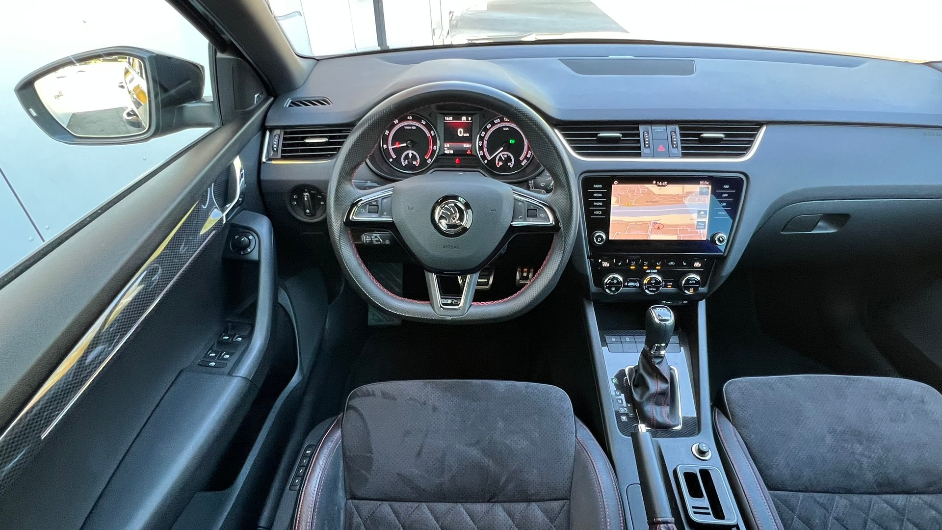 SKODA OCTAVIA COMBI 2.0 TSI RS DSG l 230 PS-image-17