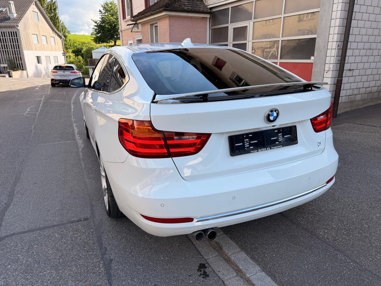 BMW 328i GT xDrive Steptronic-image-2