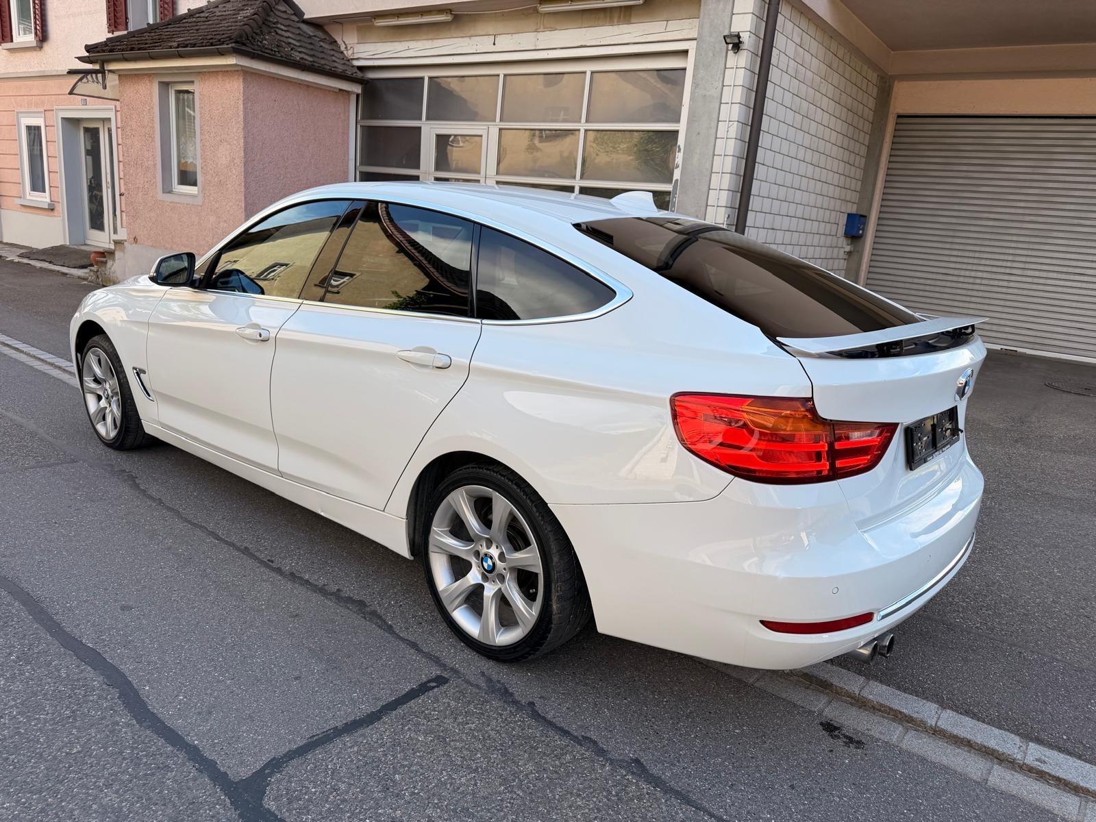 BMW 328i GT xDrive Steptronic-image-1