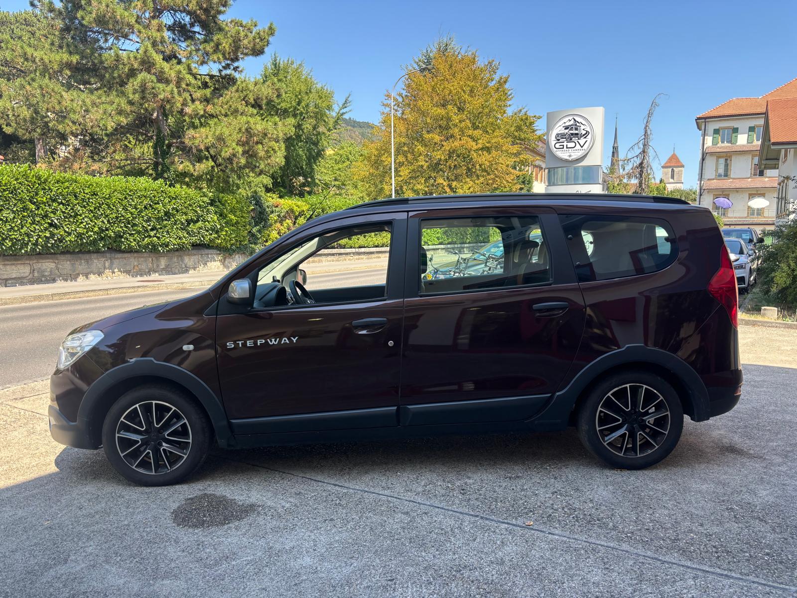 DACIA Lodgy 1.2 T Stepway 7PL-image-2