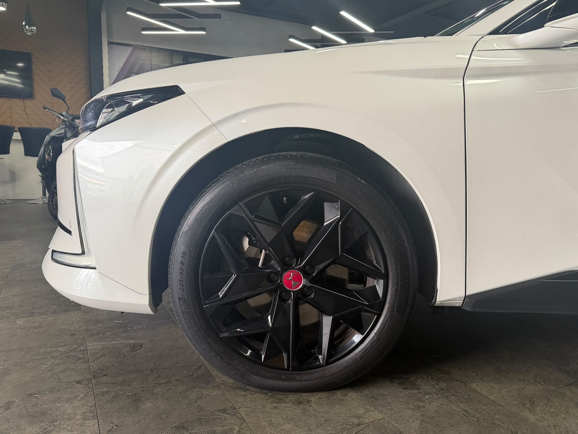 DS AUTOMOBILES DS 4 1.6 E-Tense Performance Line+-image-22