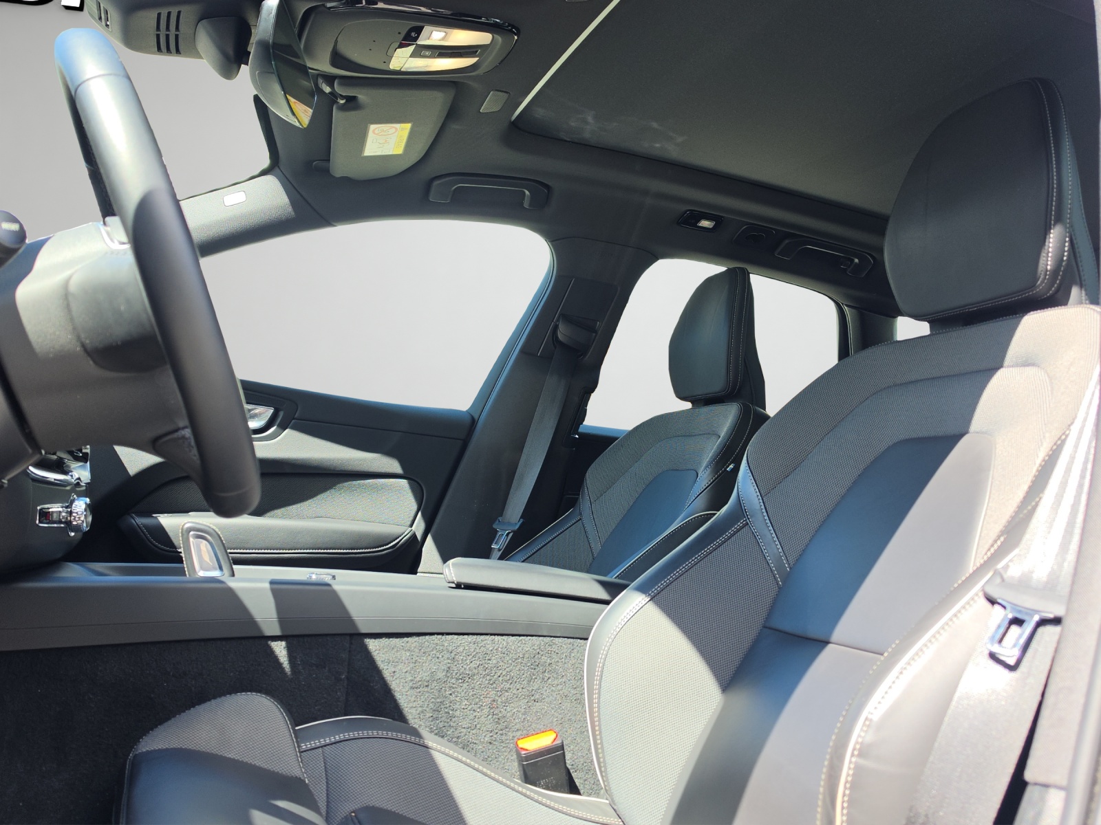 VOLVO XC60 2.0 B4 MH R-Design AWD-image-8
