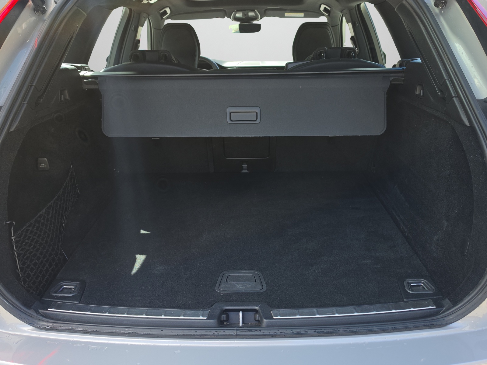 VOLVO XC60 2.0 B4 MH R-Design AWD-image-15