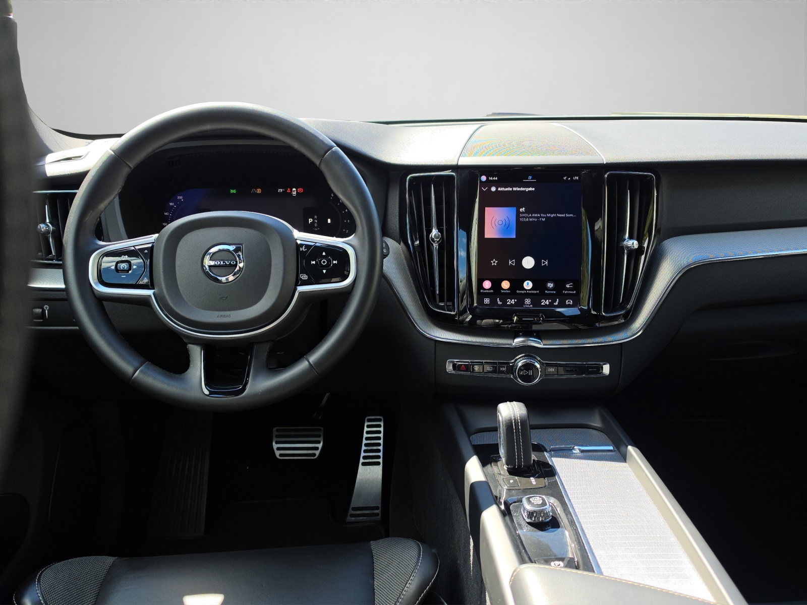 VOLVO XC60 2.0 B4 MH R-Design AWD-image-10
