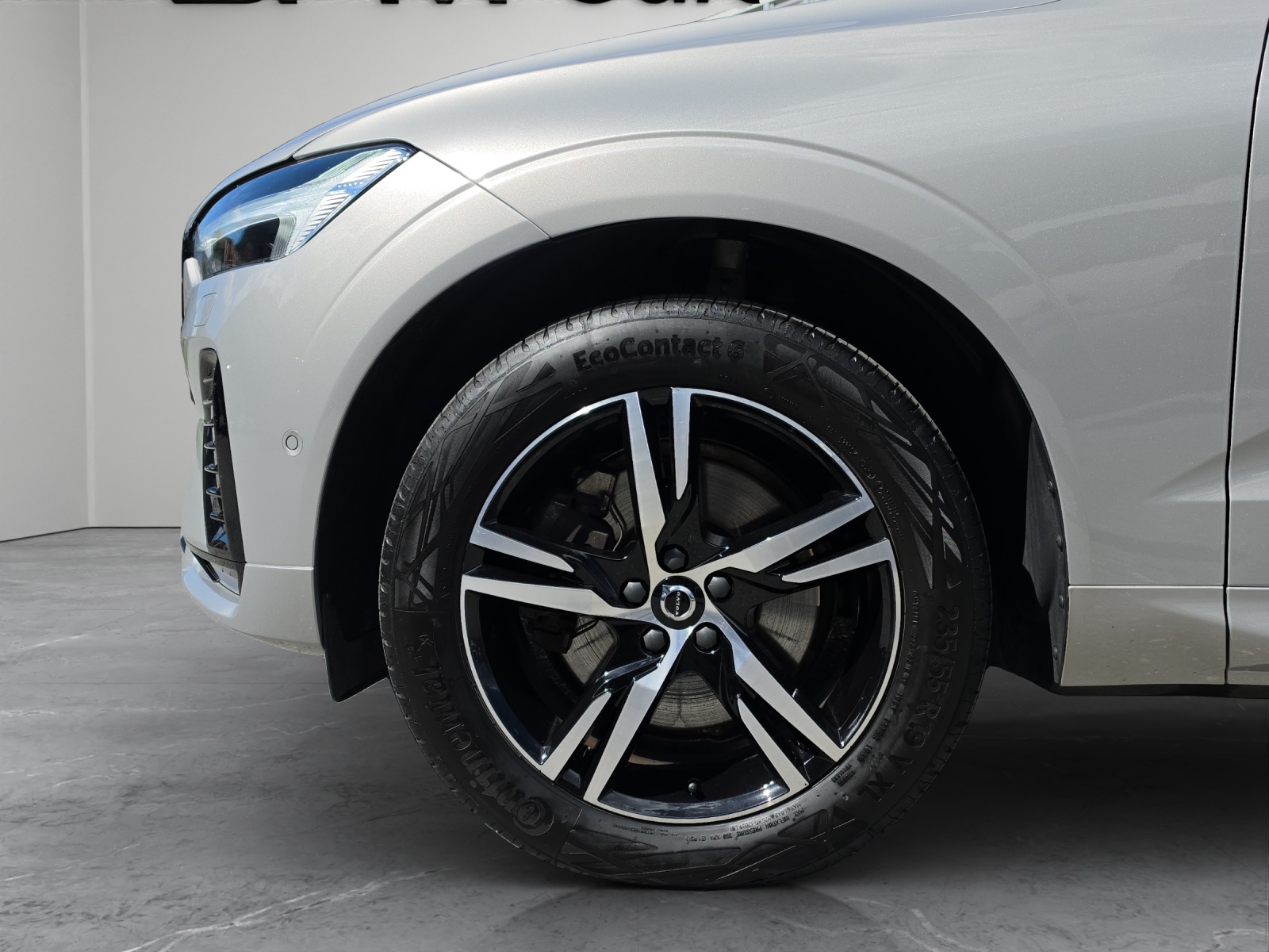 VOLVO XC60 2.0 B4 MH R-Design AWD-image-6