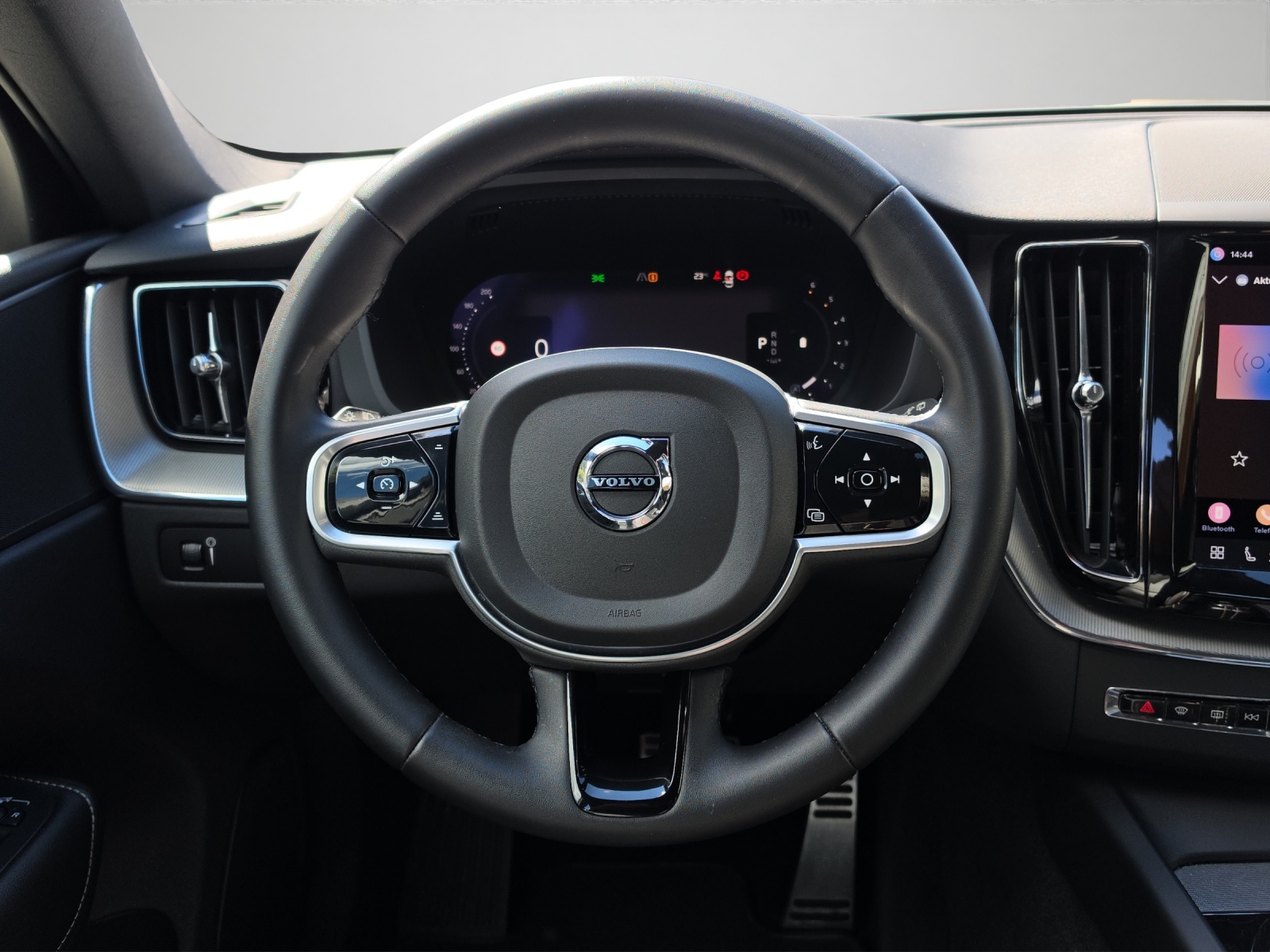 VOLVO XC60 2.0 B4 MH R-Design AWD-image-7
