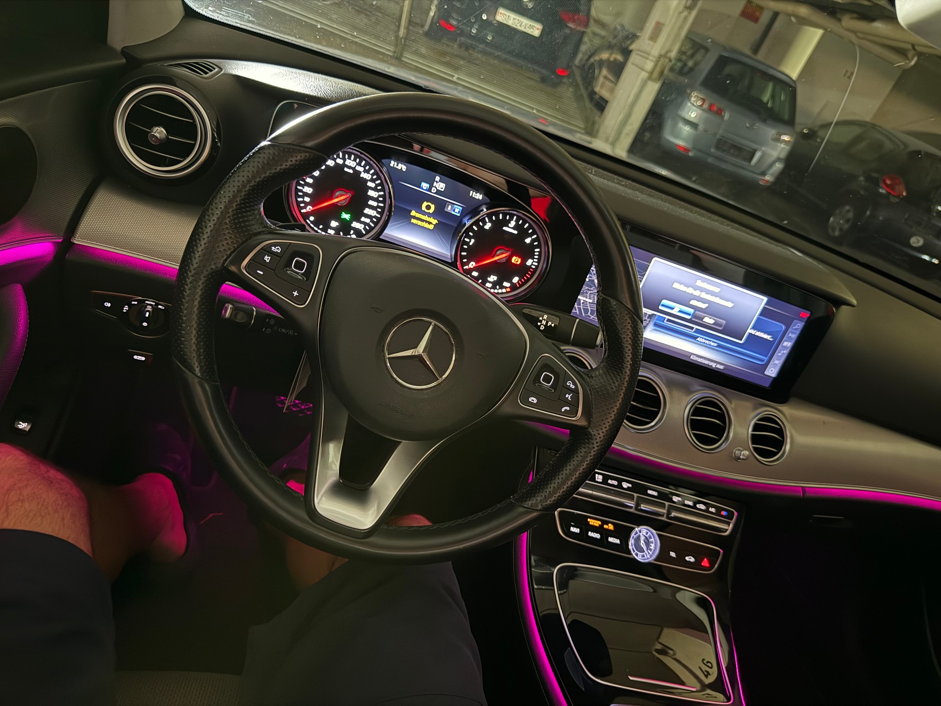 MERCEDES-BENZ E 220 d 4Matic 9G-Tronic-image-11