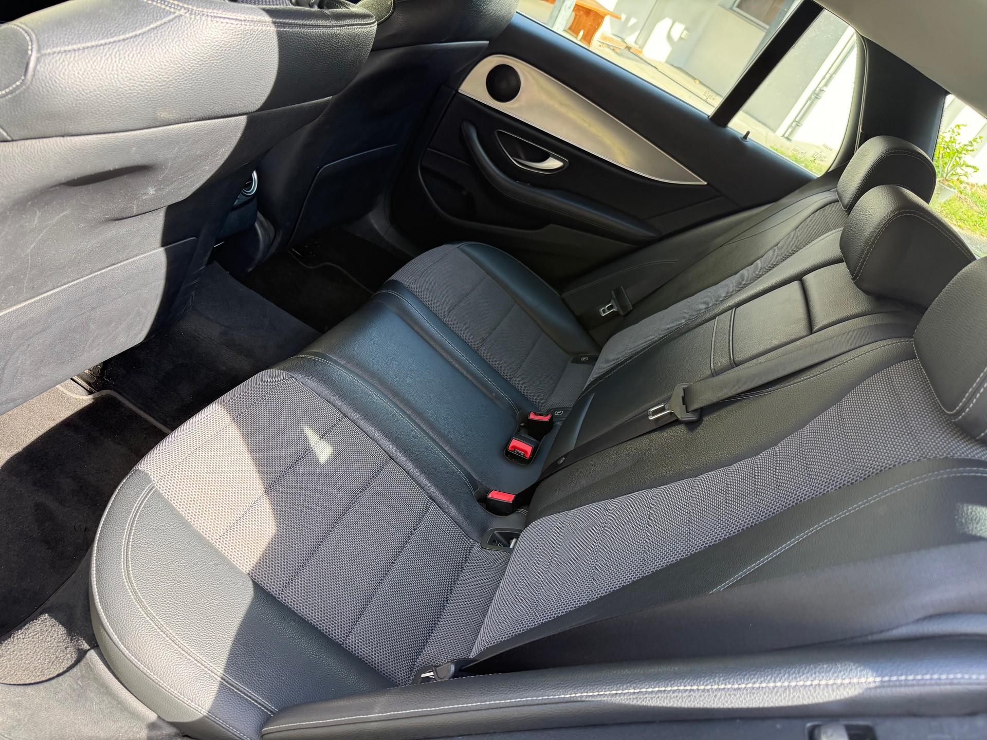 MERCEDES-BENZ E 220 d 4Matic 9G-Tronic-image-6