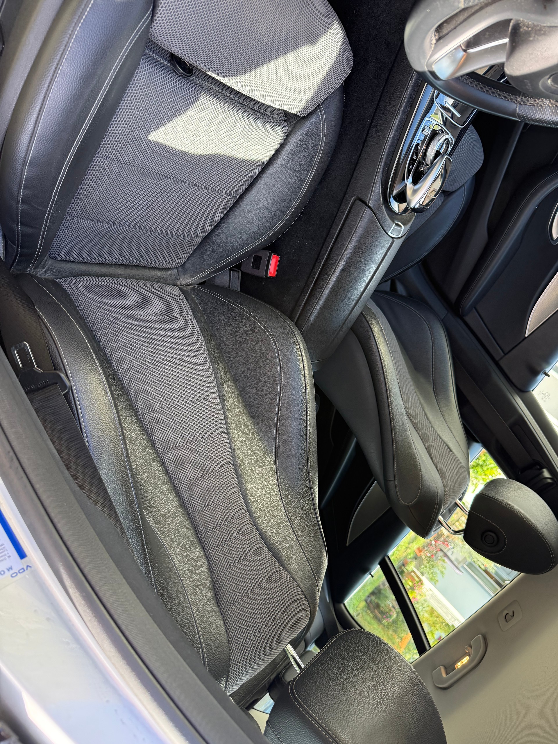 MERCEDES-BENZ E 220 d 4Matic 9G-Tronic-image-8