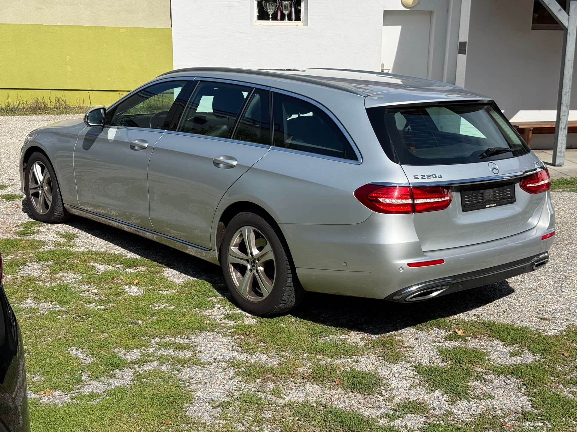 MERCEDES-BENZ E 220 d 4Matic 9G-Tronic-image-3