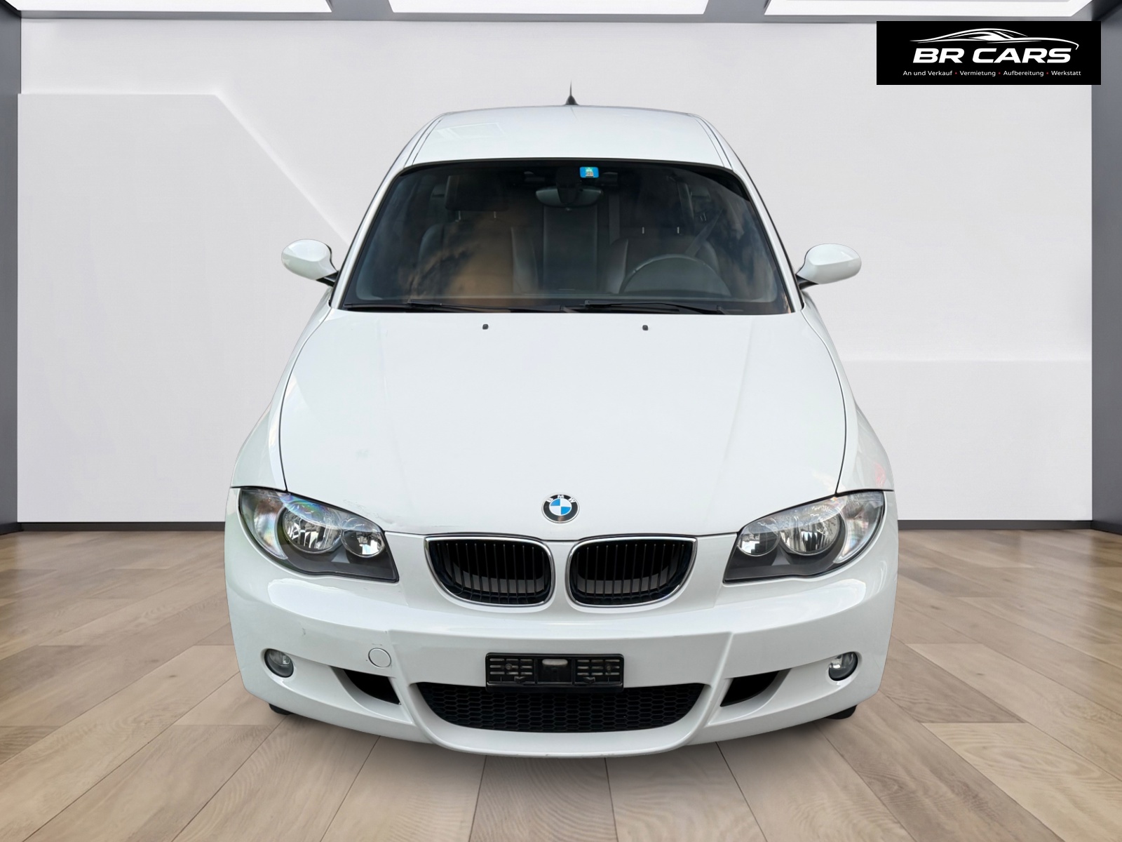 BMW 116d-showroom-element-3