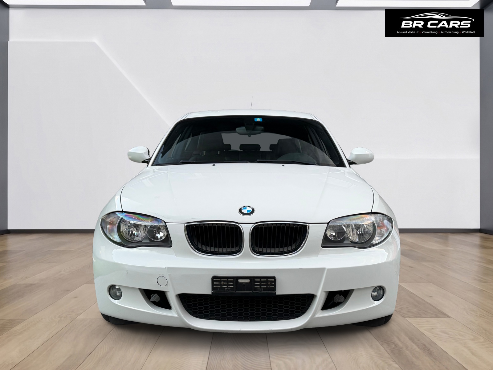 BMW 116d-showroom-element-2